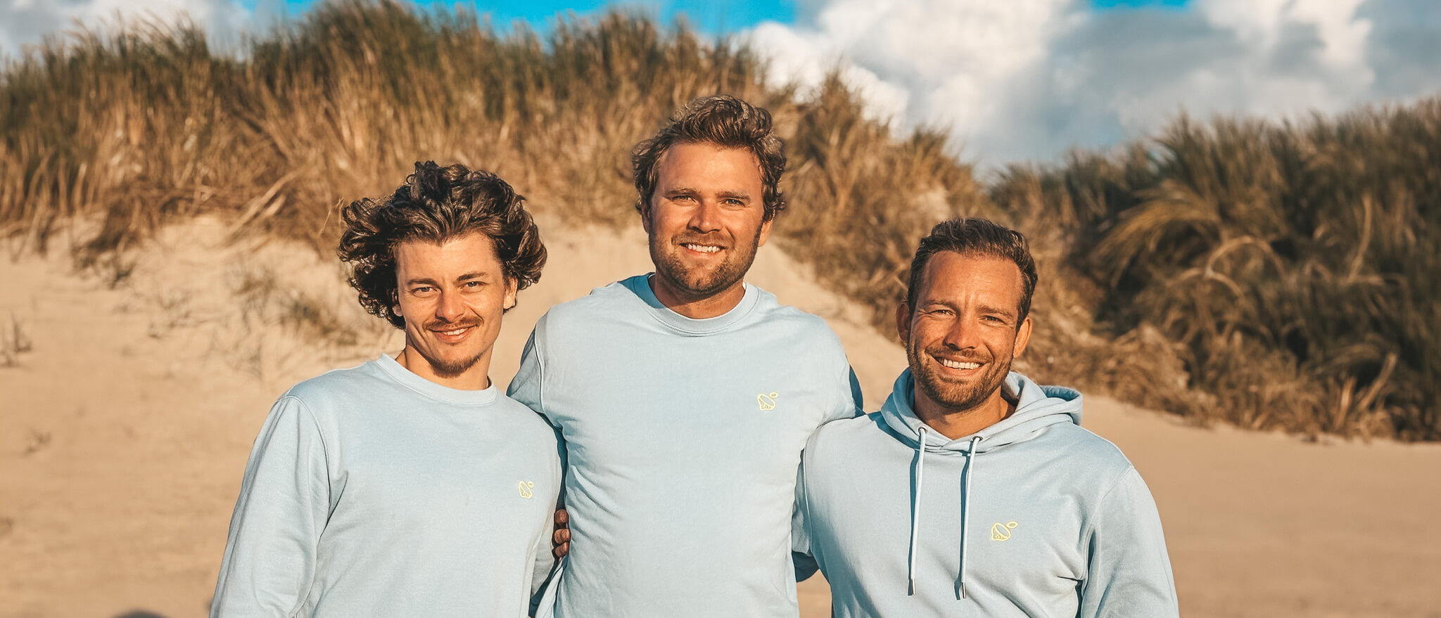 Chris Meinl, Stefan Hain und Timo Rogge von Salty Labs gemeinsam in den Dünen von Hvide Sande